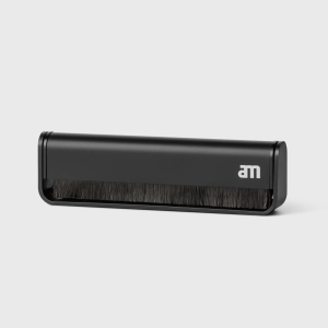 Static free brush
